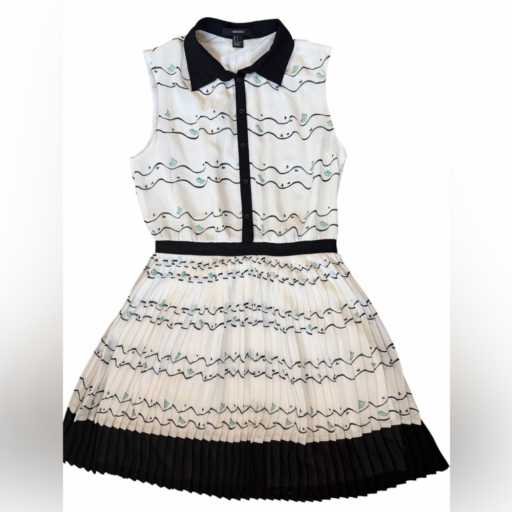 Forever 21 ladies Black/White Pleated birdie print sleeveless Dress size Small